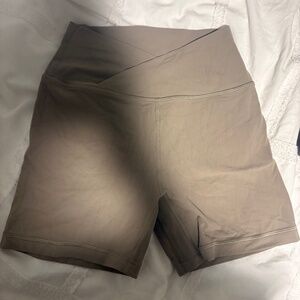 Aritzia Golden Crossover Shorts — Size 4
